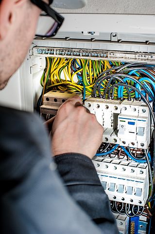 Kompletnie wyposażone komplety akcesoriów dla elektryków ze sklepu www Beta