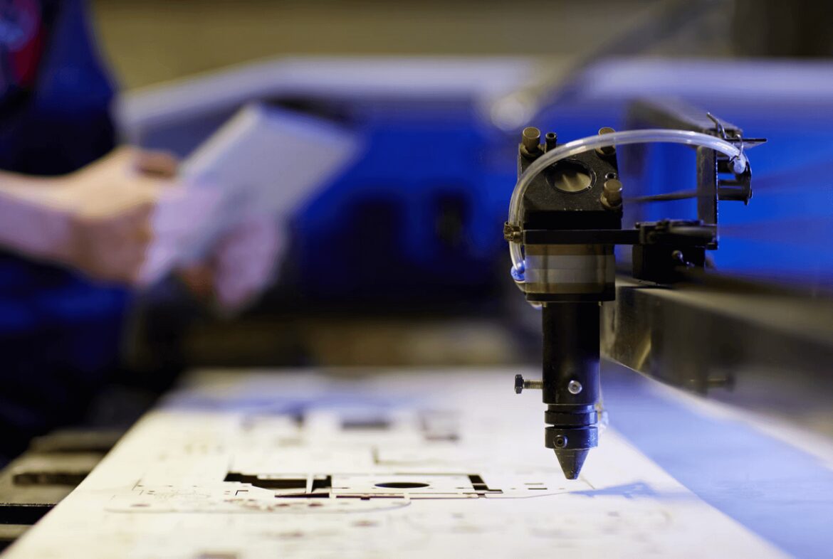 Jakie usługi mają w ofercie firmy zajmujące się obróbką metali